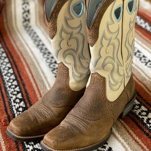 Ariat Women’s Sz 9 Snip-toe boots
